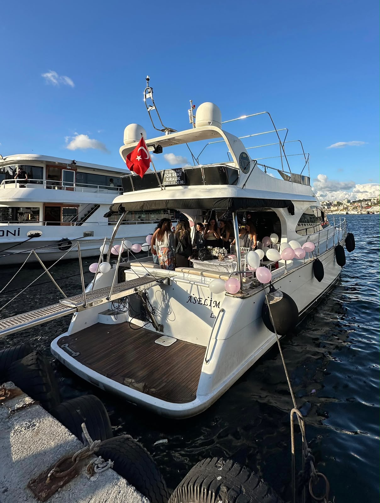 Bosphorus private yacht with Istanbul waterfront view